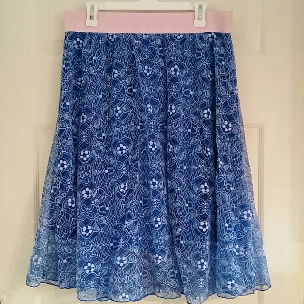 LLR Like New Blue and White Lola